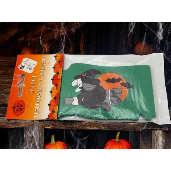 Vintage Halloween Garland 9 Feet Witch & Bats Design Green Pumpkin Time Paper - Picture 1 of 6